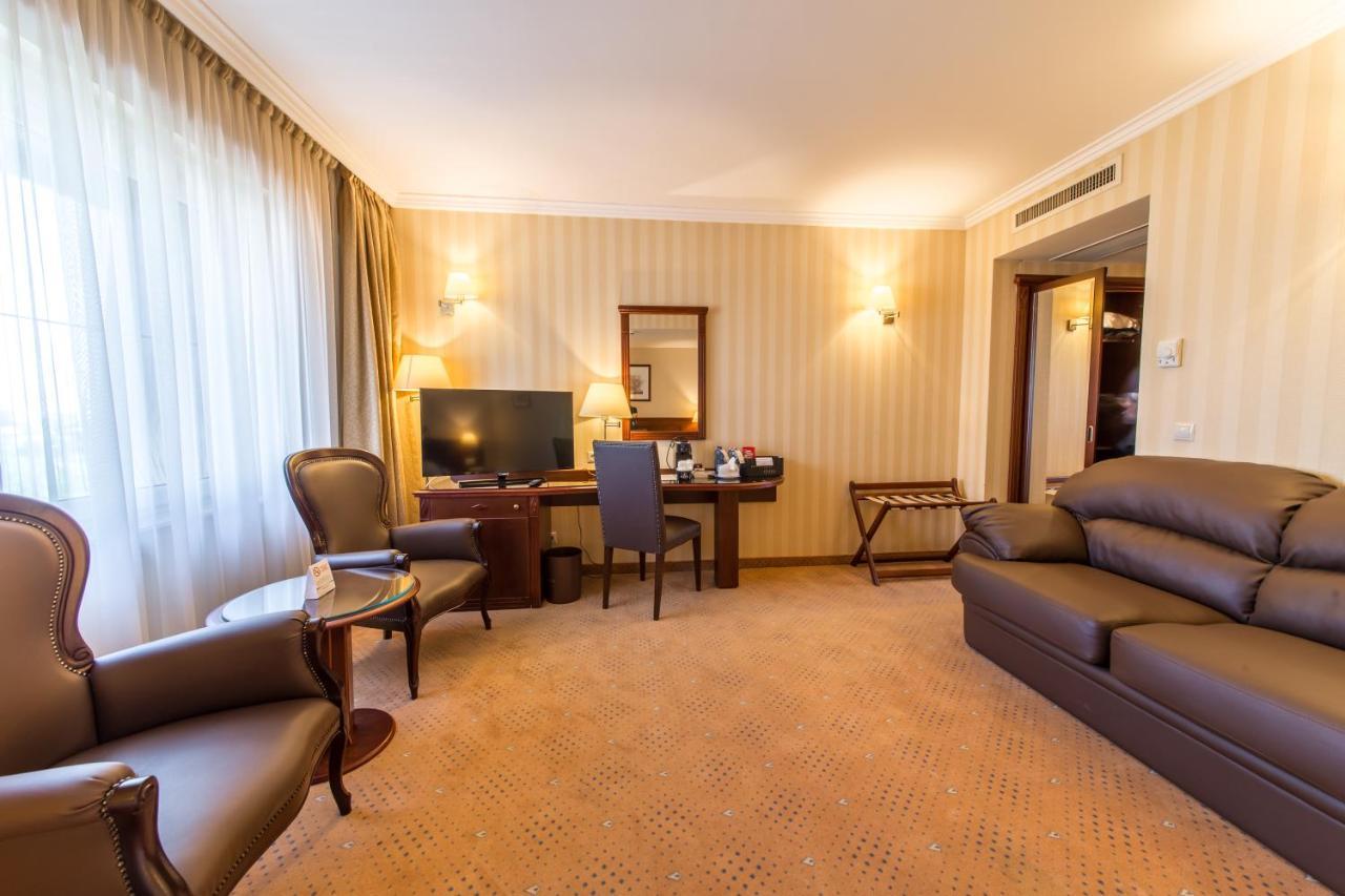 Ramada Hotel & Suites By Wyndham Bucharest North Luaran gambar