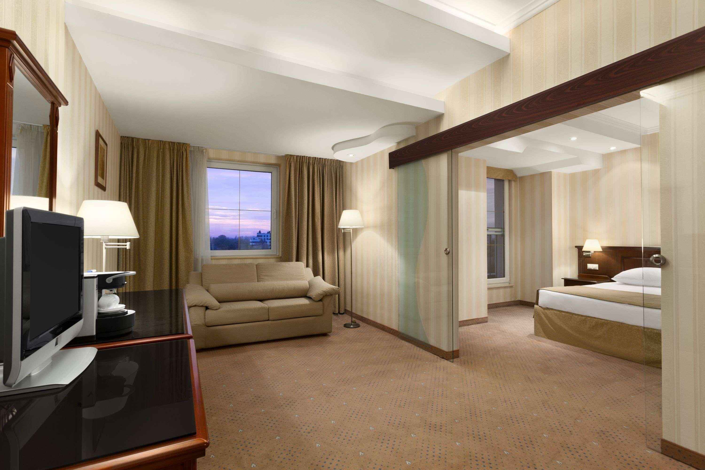 Ramada Hotel & Suites By Wyndham Bucharest North Luaran gambar