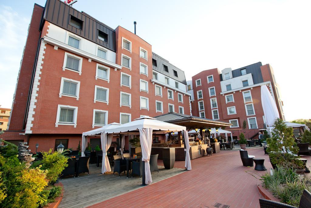 Ramada Hotel & Suites By Wyndham Bucharest North Luaran gambar