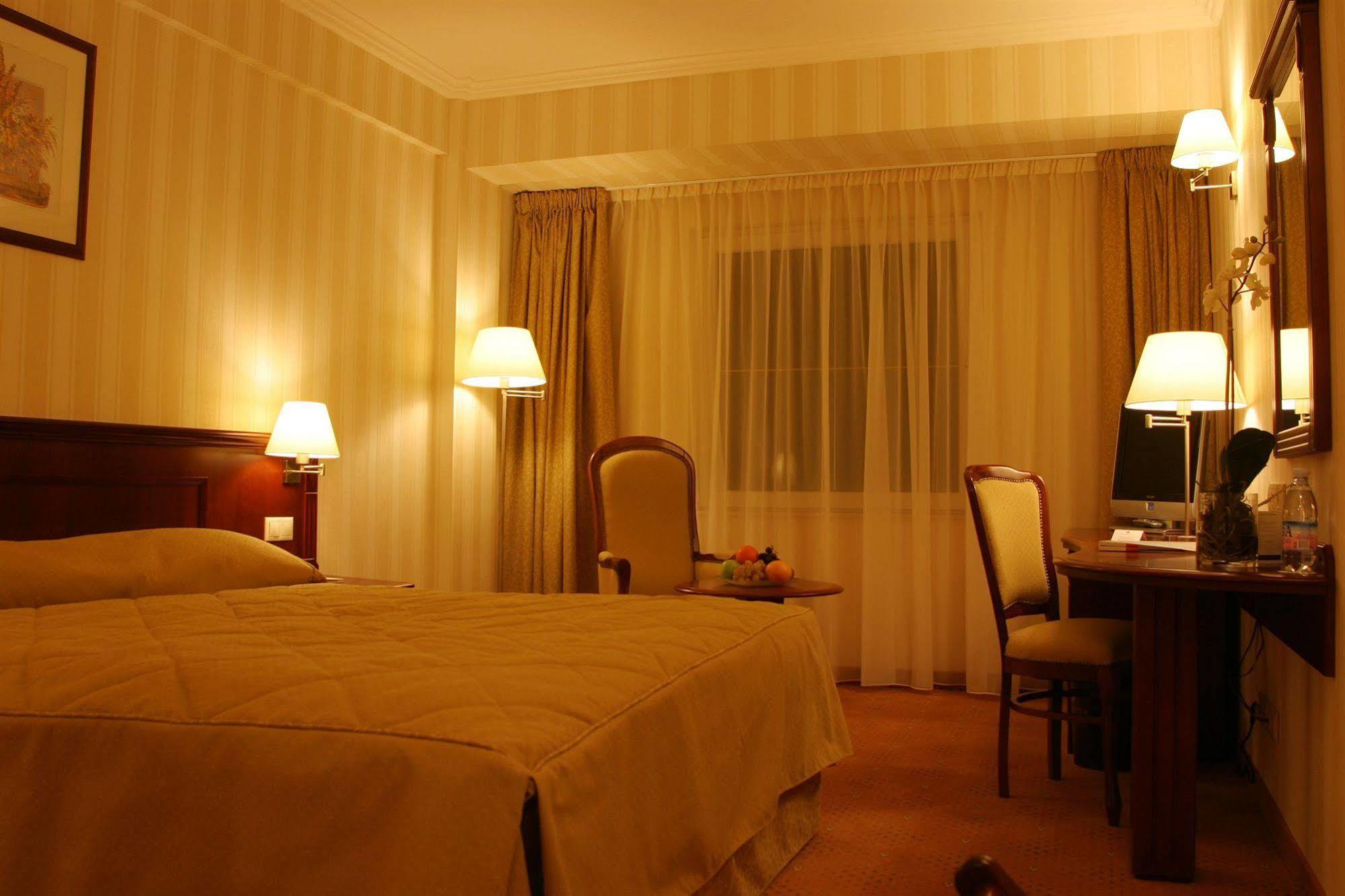 Ramada Hotel & Suites By Wyndham Bucharest North Luaran gambar