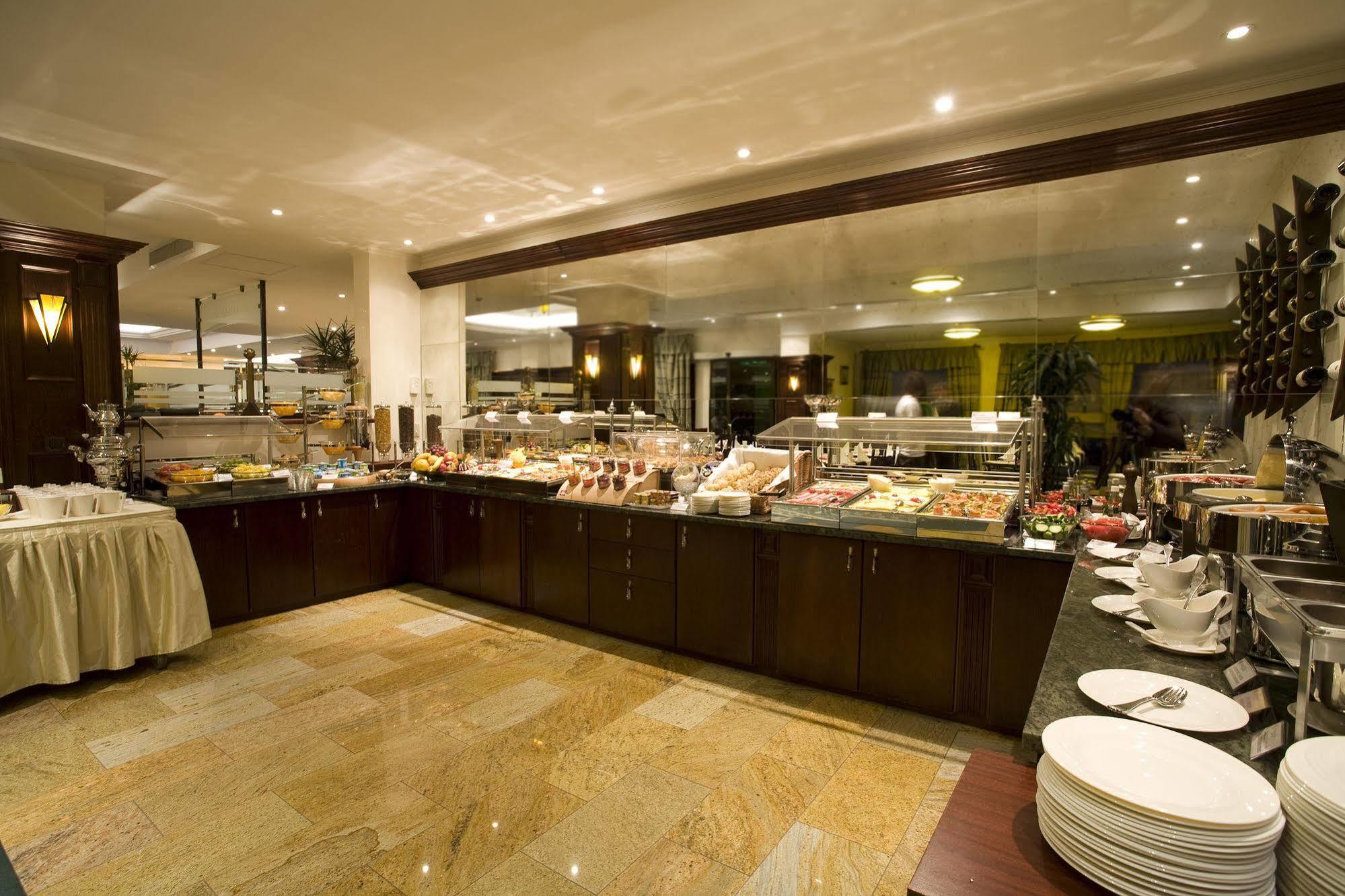 Ramada Hotel & Suites By Wyndham Bucharest North Luaran gambar